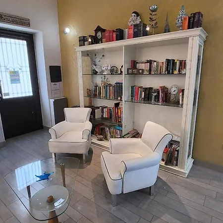 La Dimora Di Max Bright With Terrace Riposto